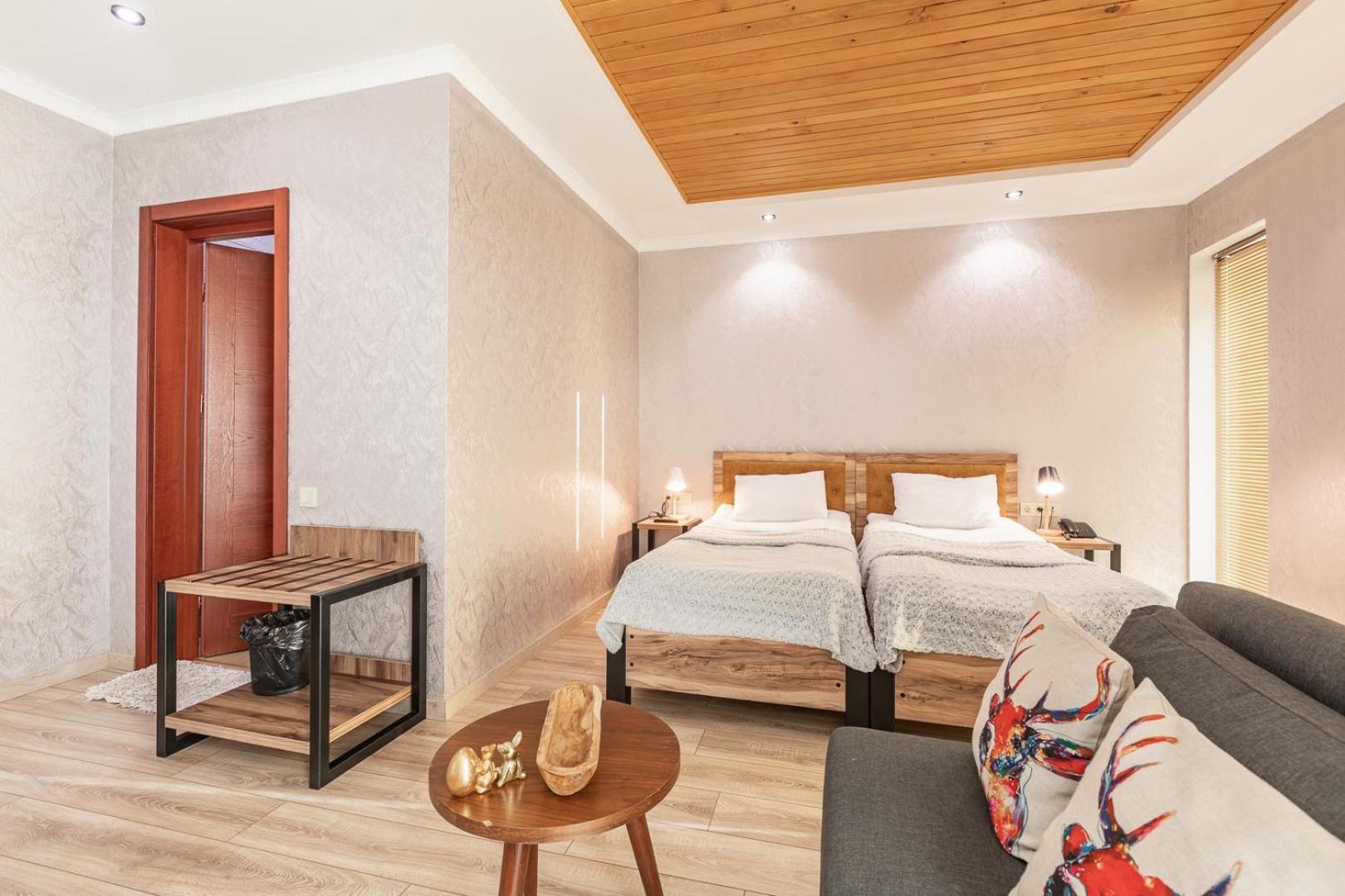 Hotel Gold Tower 梅斯蒂亚 外观 照片